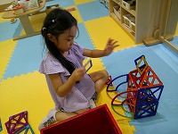 ピタゴラスで遊ぶもも組女の子