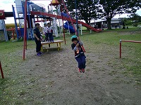 ジップラインをするうめ組男の子２