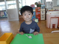 粘土でオタマジャクシを作ったよ
