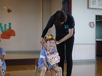 カードをかけてもらっている