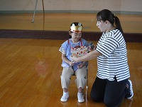 カードをかけてもらっている