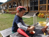 こうやって色水を作るんだよね