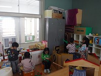 お家ごっこをしています