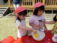 泡遊びをしている子どもたち