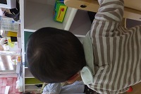 男の子の後ろ姿