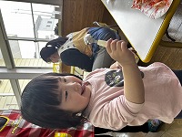 おやつを選んだ子ども