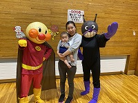 アンパンマンとバイキンマンの着ぐるみと記念撮影