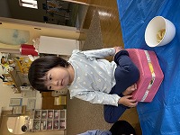 足湯を楽しむ子ども