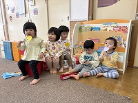 休んでいる子ども達