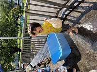 水遊びしている女の子