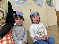 鬼が怖くて泣く子ども