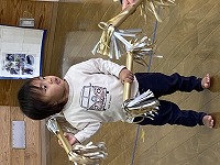 マツケンサンバを踊る子ども