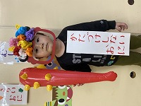 片付けしない鬼を紹介する子ども