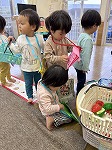 お買物ごっこしている子ども達