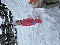 雪遊びをしている子ども