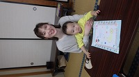 完成した手形アートと記念写真