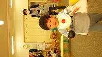 ボールを持って走る子ども