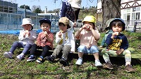 公園で遊ぶ子ども