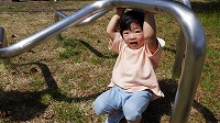 公園で遊ぶ子ども