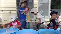 ３人で泡遊びだよ
