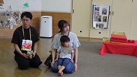 お父さんとお母さんと女の子