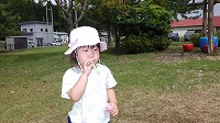 しゃぼん玉をふく女の子１
