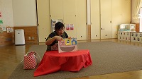 先生がペープサートするところ
