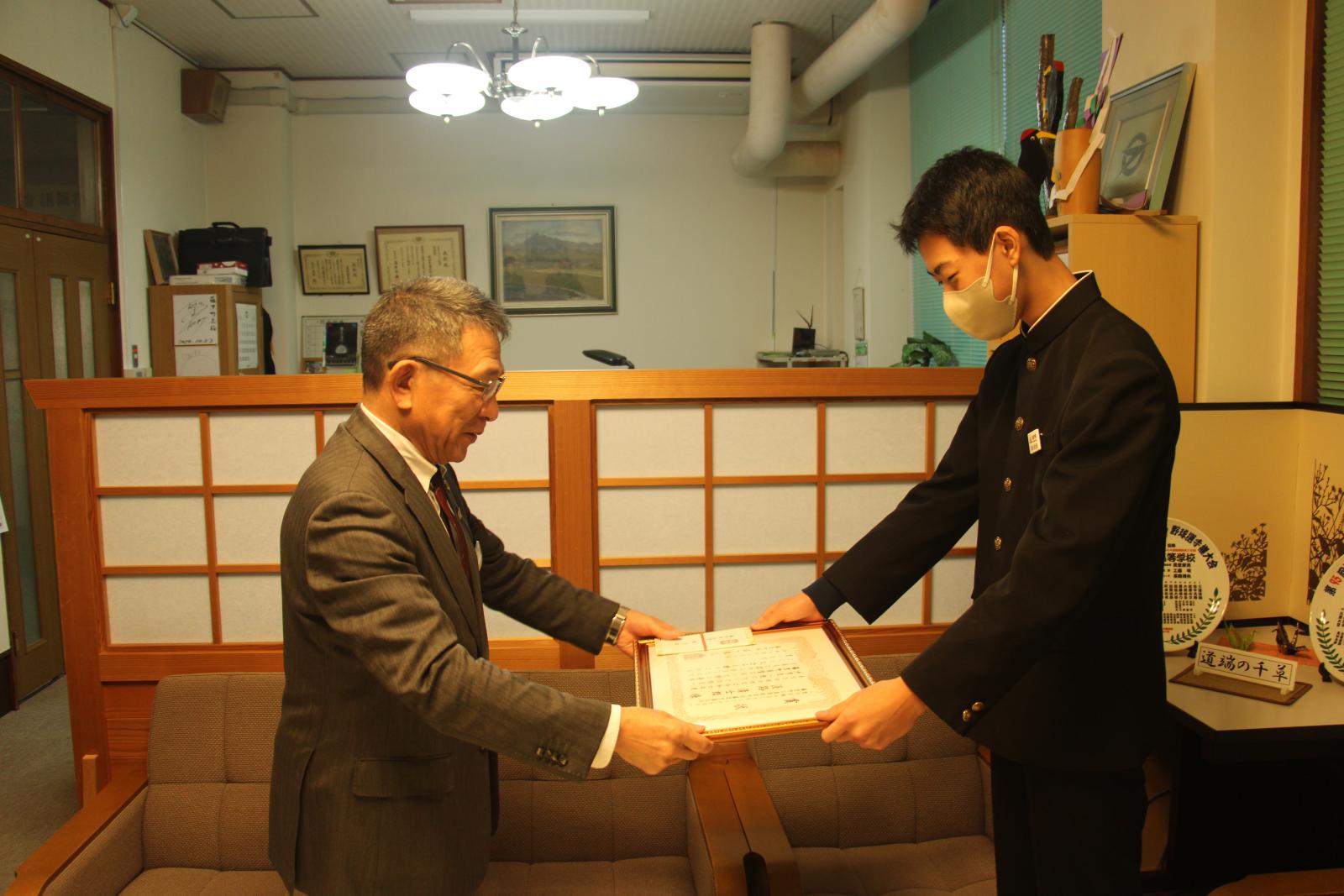 税についての作文」表彰式