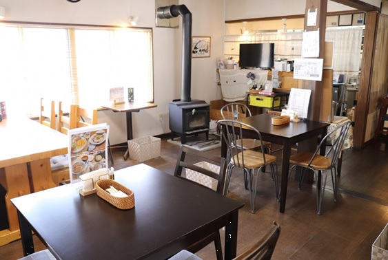 キッチン岳　店内