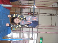 鉄棒　男の子１