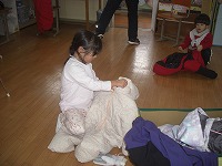 防寒着の後始末　女の子２