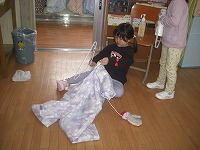 防寒着の後始末　女の子１