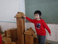 積み木で身長計を作りました