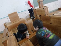 ネコになりきって遊んでいます