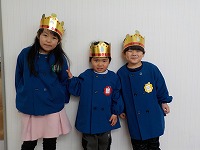 誕生児3人
