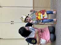 インタビューに答える子ども