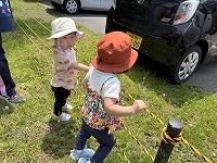 公園で遊んでいる子ども達