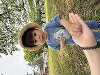 公園で遊んでいる子ども