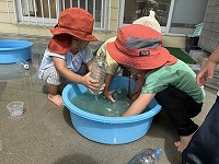 水遊びを