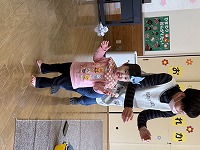 ダンスを踊る子ども