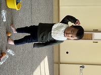 ポーズを決める子ども