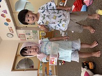 カメラ目線でポーズ