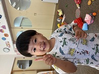 カメラ目線でポーズ