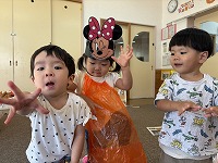 なりきり遊びをしているこどもたち