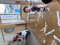 新聞紙遊び