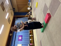 親子ゲーム　積み木渡り