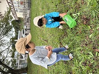 虫を探している