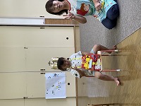 インタビューを受けている様子