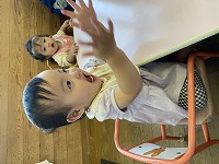 話を聞いている子ども