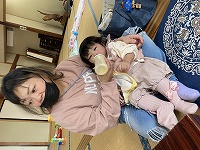 ミルクを飲んでいる赤ちゃん